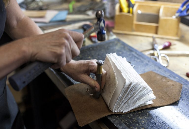 Comment relier un livre ?
