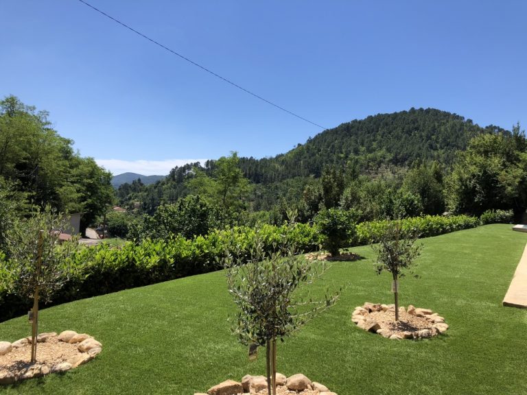 Quel gazon synthétique choisir pour son jardin ?