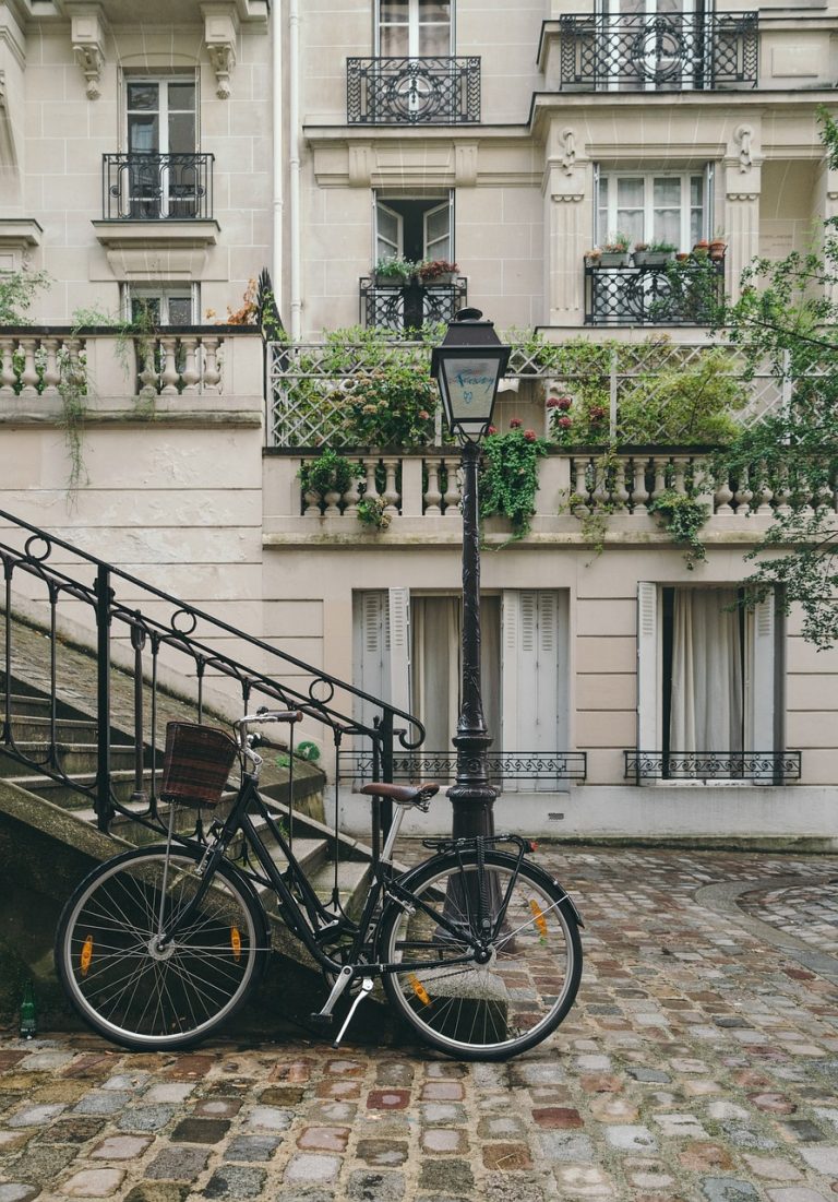 Les règles, tendances, choix et prix des volets roulants à Paris